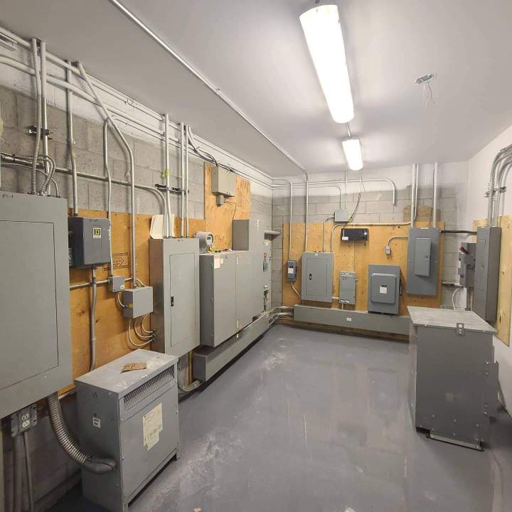 Installation éclairage d'un bâtiment Montréal 